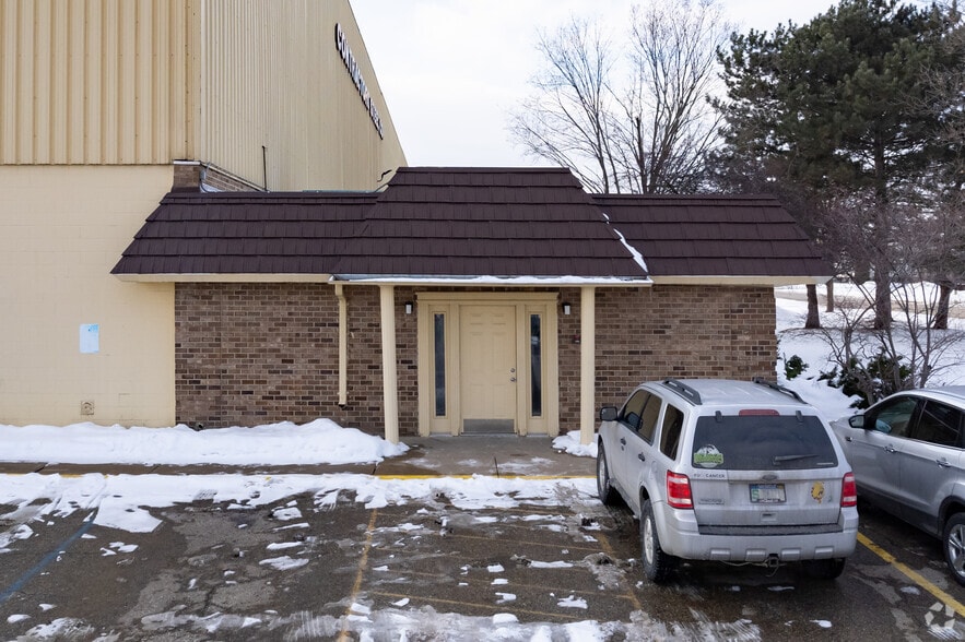 2768 Dormax St SW, Wyoming, MI for sale - Building Photo - Image 3 of 18