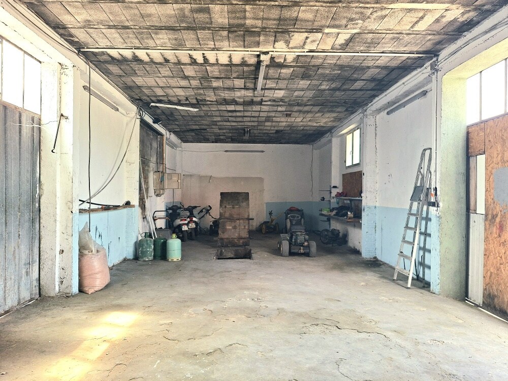 Retail in Le Muy for lease Interior Photo- Image 1 of 4