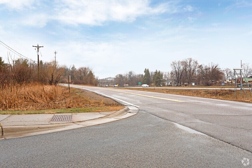 18910 Hamel Rd, Plymouth, MN à louer - Photo du bâtiment - Image 2 de 2