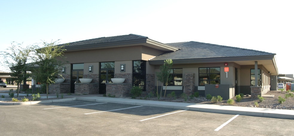 15215 S 48th St, Phoenix, AZ à vendre - Photo du bâtiment - Image 2 de 3