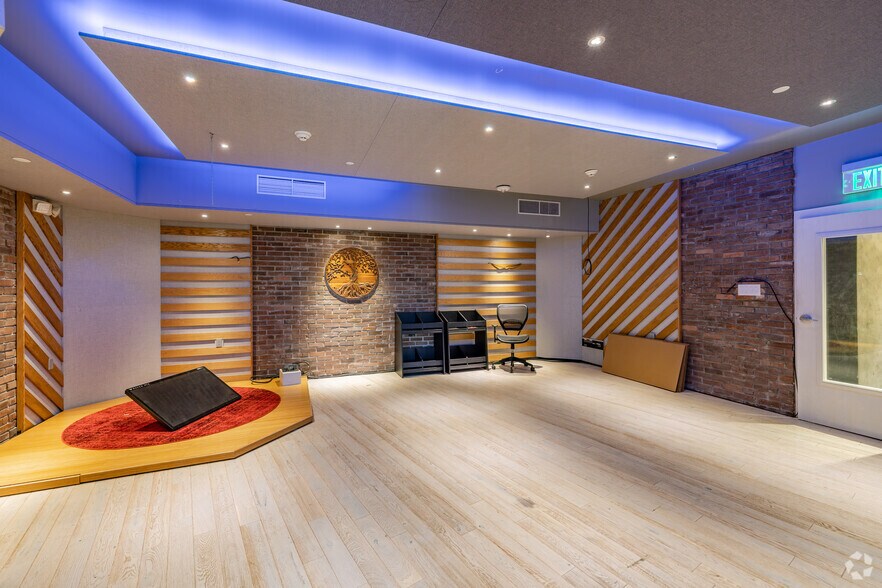 1111 Kane Concourse, Bay Harbor Islands, FL à vendre - Photo intérieure - Image 3 de 18