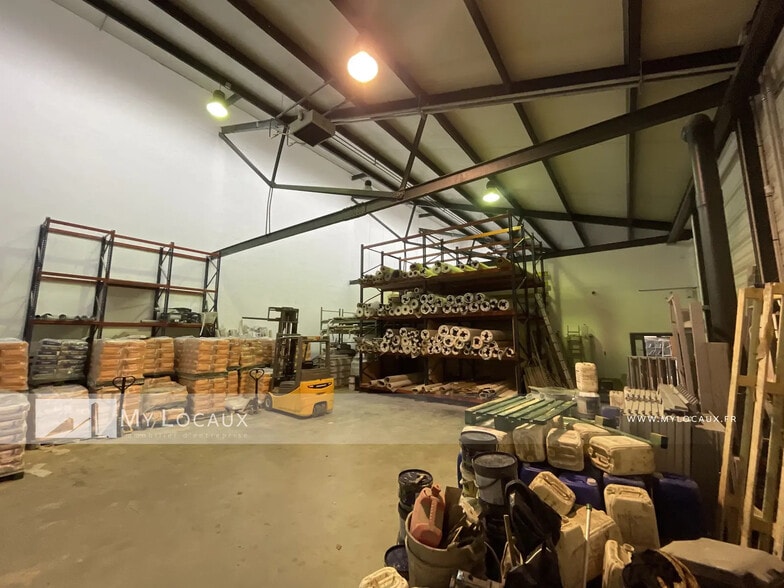 Flex in Saint-Denis for lease - Interior Photo - Image 2 of 12