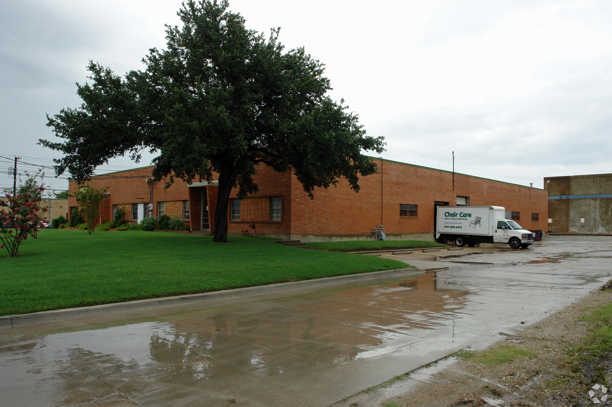 8804 Sovereign Row, Dallas, TX à louer Photo du bâtiment- Image 1 de 5