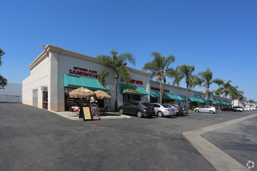 1330 N Glassell St, Orange, CA à louer - Photo du bâtiment - Image 1 de 9