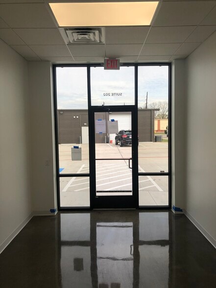 2125 Katy Fort Bend Rd, Katy, TX for lease - Interior Photo - Image 2 of 4