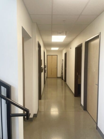 850 Hawthorne Ave, Ponderay, ID for lease - Interior Photo - Image 3 of 28