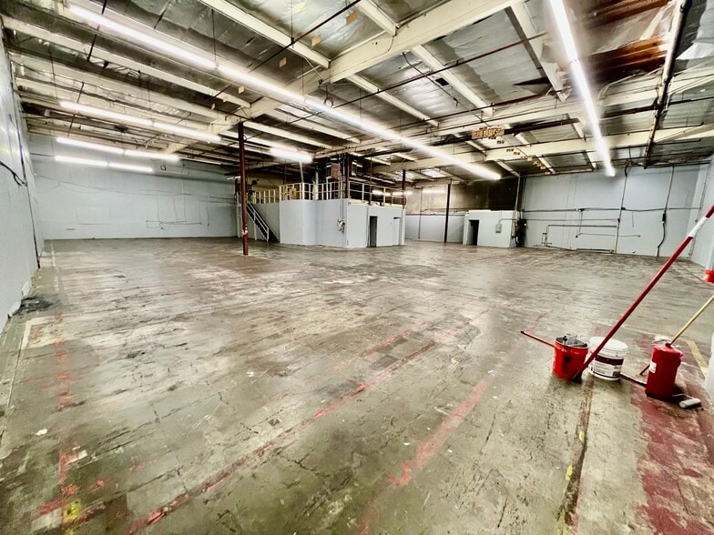 5722 Union Pacific Ave, Commerce, CA for lease - Building Photo - Image 3 of 6