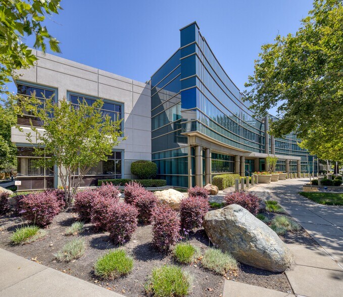 12033 Foundation Pl, Gold River, CA à vendre - Photo du bâtiment - Image 2 de 13