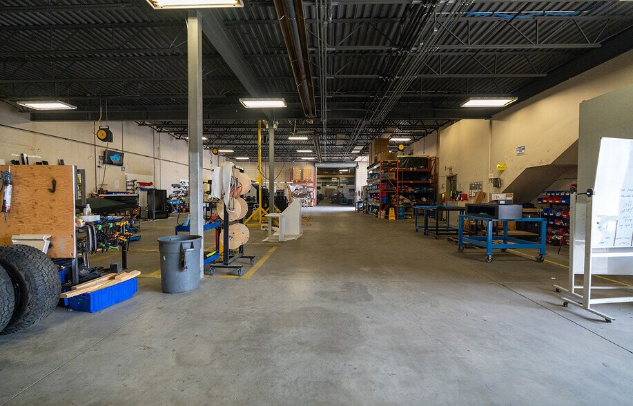 1395 Whyte Av, Winnipeg, MB à vendre - Photo du bâtiment - Image 2 de 10