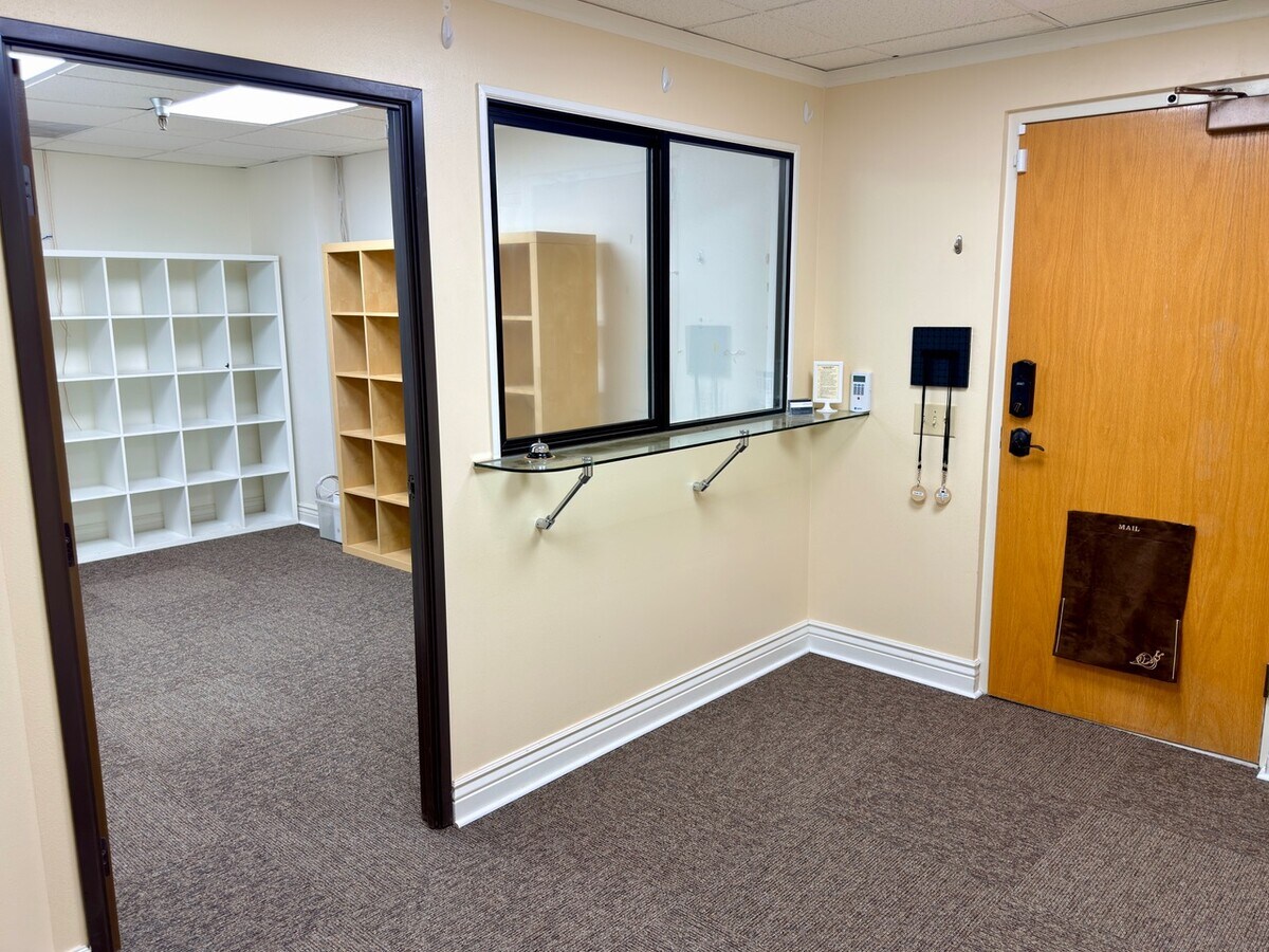 674 County Square Dr, Ventura, CA 93003 - Unit 307 - - Interior Photo - Image 1 of 5