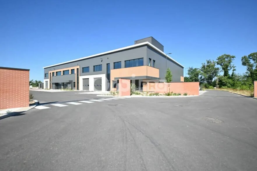 Office in Saint-Priest for lease - Building Photo - Image 1 of 8