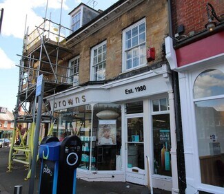 Plus de détails pour 32-32a Market Pl, Olney - Commerce de détail à vendre