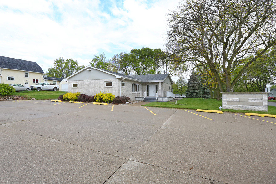 2420 Iowa St, Perry, IA for sale - Building Photo - Image 1 of 1