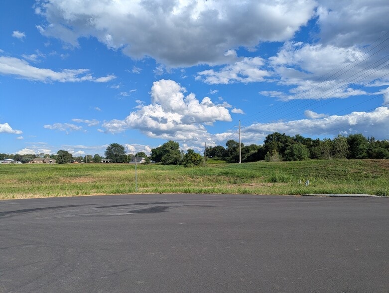 11800 Molly Pitcher Hwy, Greencastle, PA for sale - Building Photo - Image 3 of 4