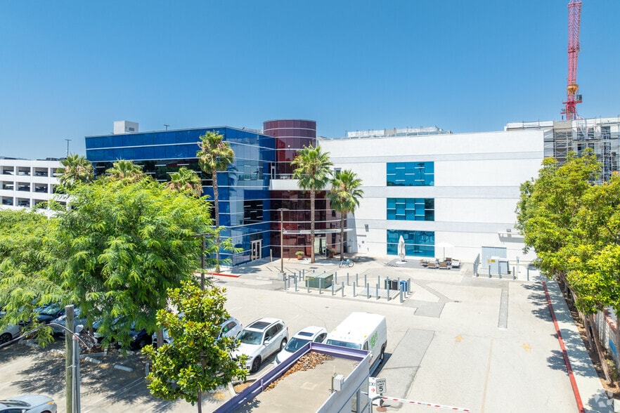 1350 N Western Ave, Los Angeles, CA for lease - Primary Photo - Image 1 of 6