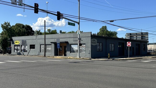 More details for 1406 Tennant Way, Longview, WA - Retail for Sale