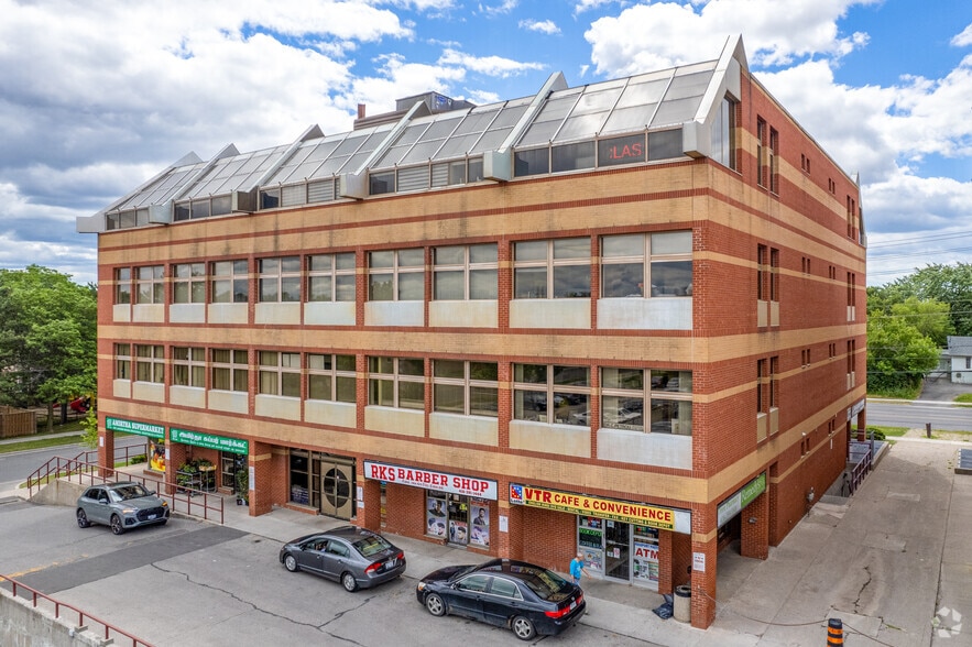 3852 Finch Ave, Toronto, ON à vendre - Photo du bâtiment - Image 2 de 6