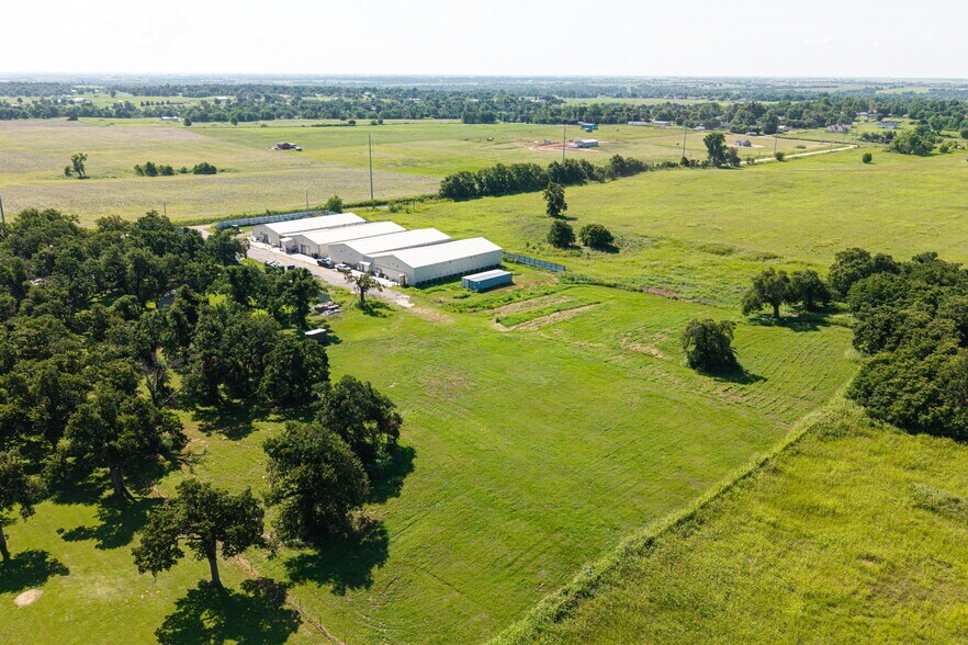 2571 Meridian Ave, Crescent, OK à vendre - Photo du bâtiment - Image 3 de 8