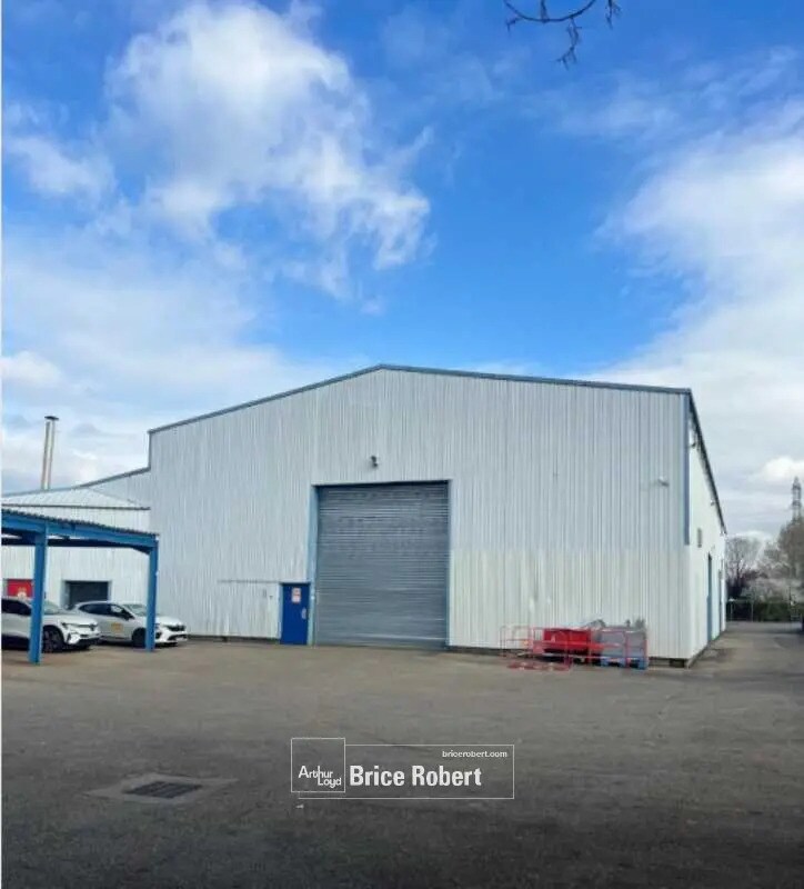 Flex in Vaulx-en-Velin for lease Building Photo- Image 1 of 4