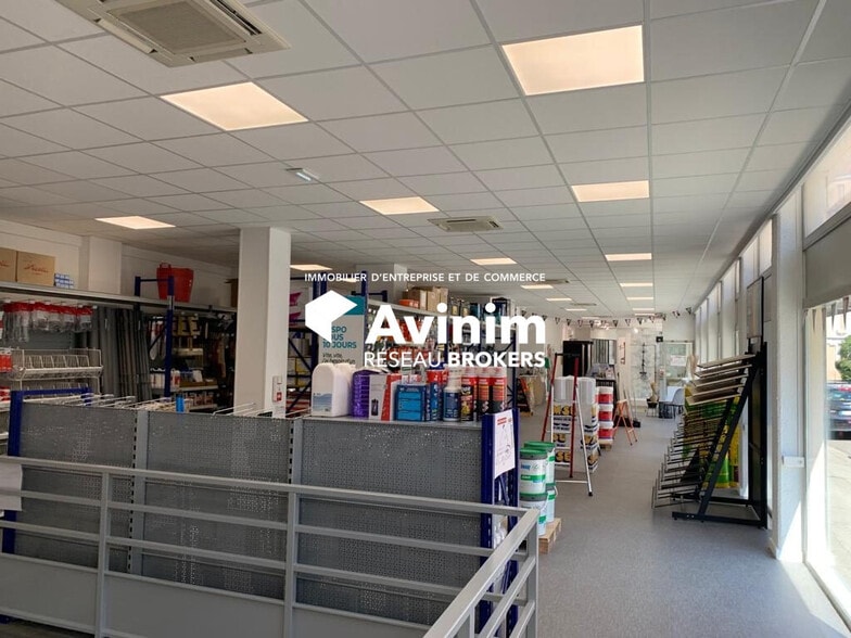 Retail in Grenoble for lease - Interior Photo - Image 1 of 8