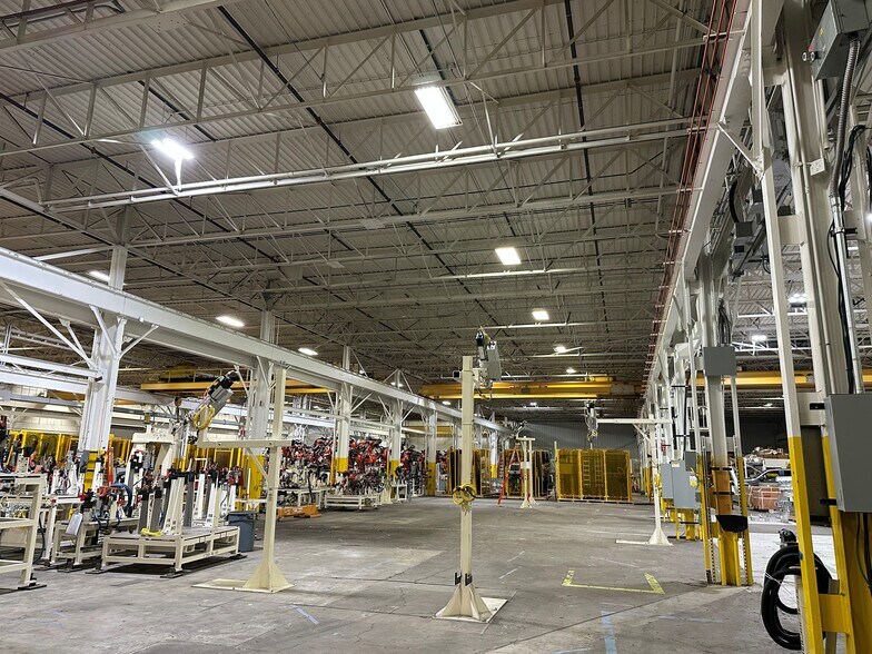 2050 Morrissey Ave, Warren, MI à vendre - Photo du bâtiment - Image 2 de 12