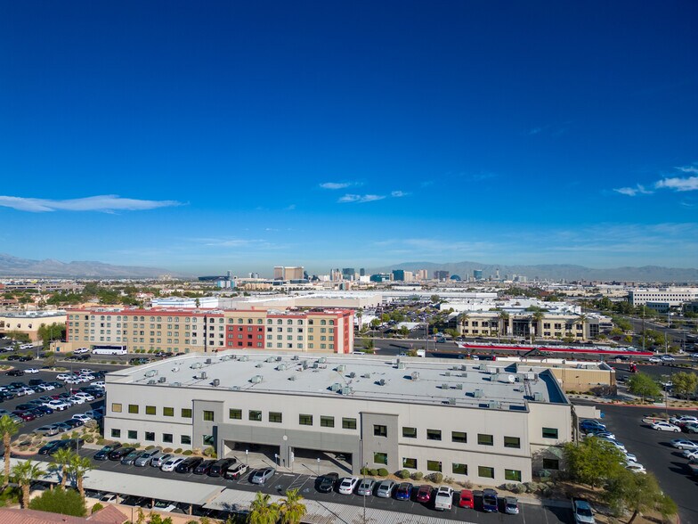 375 E Warm Springs Rd, Las Vegas, NV à louer - Photo du bâtiment - Image 2 de 15
