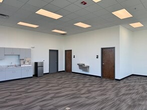 825 Beechcroft Rd, Spring Hill, TN for lease Interior Photo- Image 2 of 14