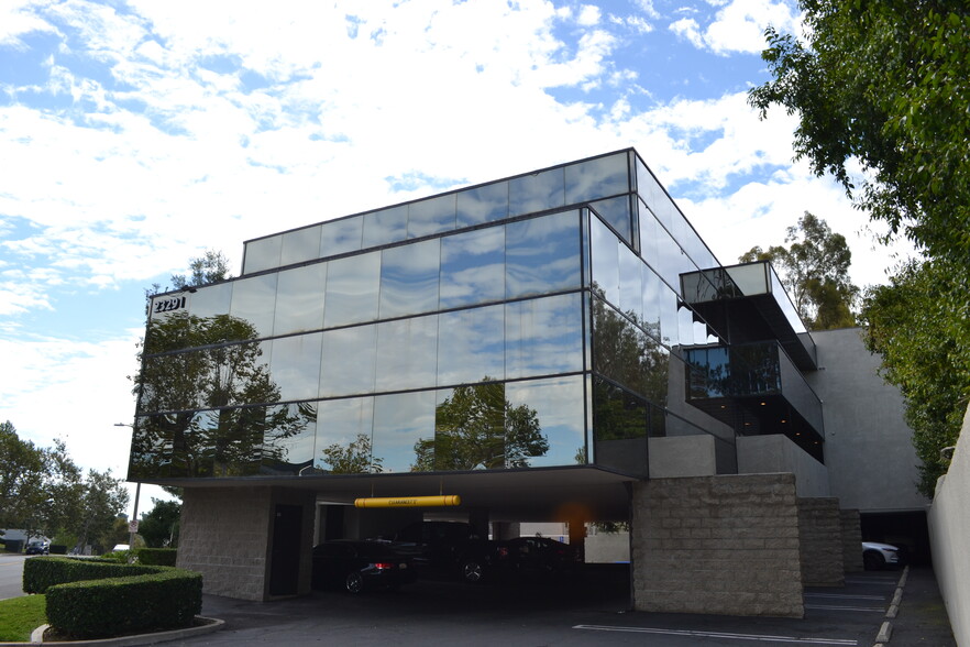 23291 Mill Creek Dr, Laguna Hills, CA for lease - Building Photo - Image 3 of 6