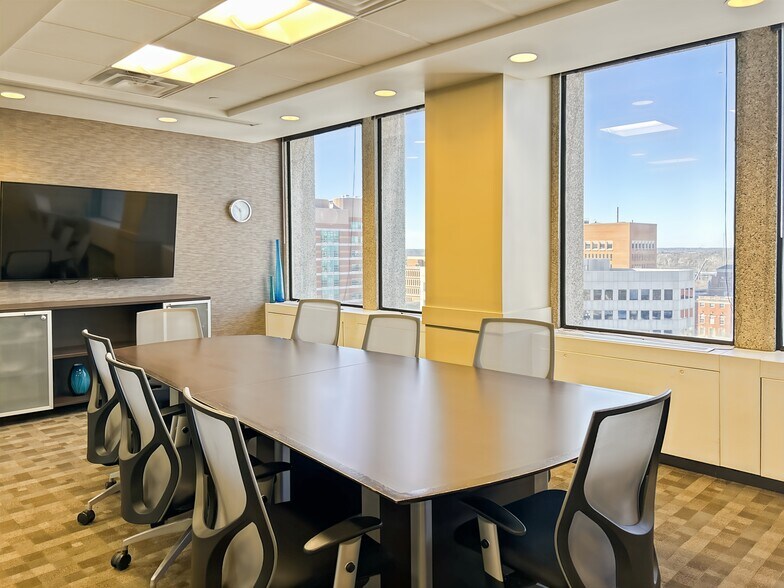 7733 Forsyth Blvd, Clayton, MO à louer - Photo intérieure - Image 2 de 15