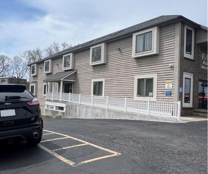 1597 W Ridge Rd, Rochester, NY à louer - Photo du bâtiment - Image 2 de 12