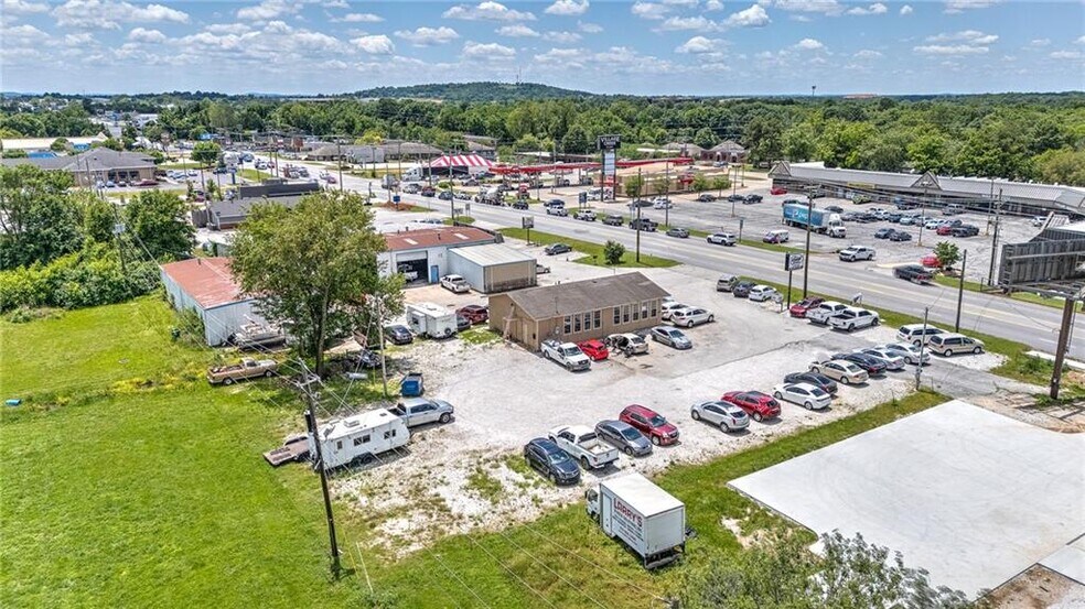 121 N Bloomington St, Lowell, AR for sale - Building Photo - Image 3 of 7