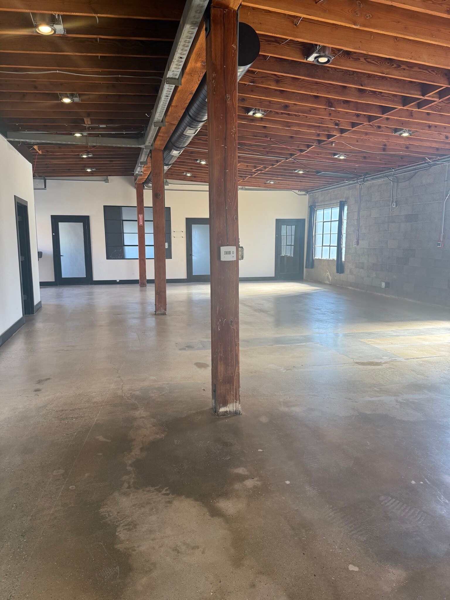 607 E El Segundo Blvd, El Segundo, CA for lease Interior Photo- Image 1 of 7