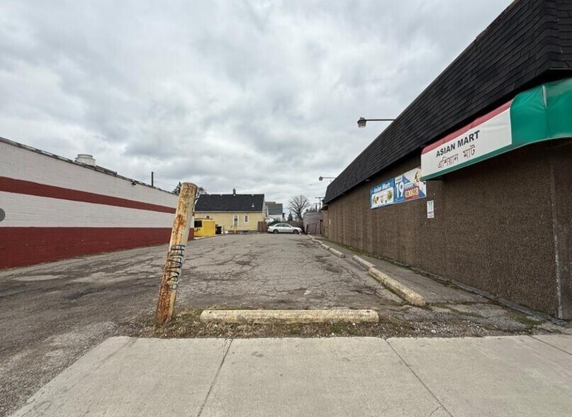 10224 Conant St, Hamtramck, MI à vendre - Photo du bâtiment - Image 3 de 11