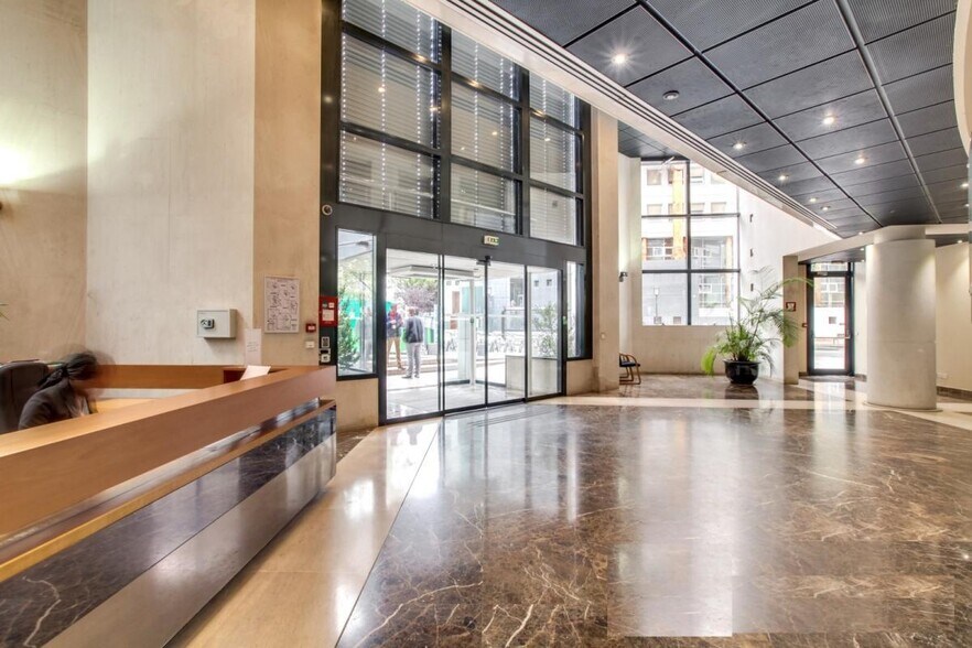 Bureau dans Boulogne-Billancourt à louer - Hall d’entrée - Image 2 de 3