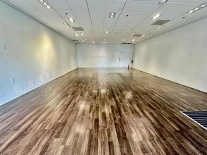 118 Republican St, Seattle, WA for lease Interior Photo- Image 2 of 6