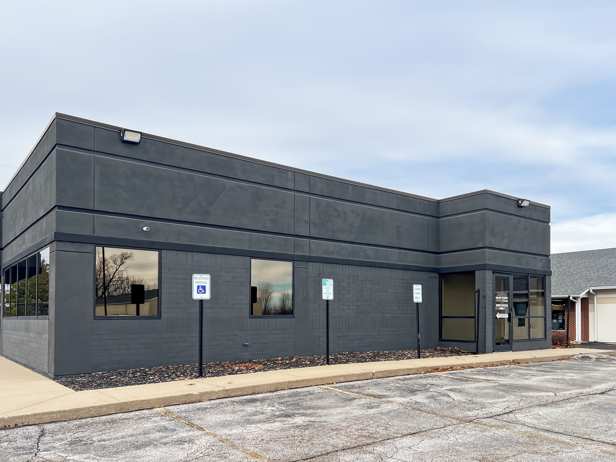 4509 N Brady St, Davenport, IA for lease Building Photo- Image 1 of 9