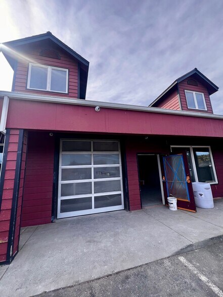 2600 NE Division St, Bend, OR à louer - Photo du bâtiment - Image 3 de 11