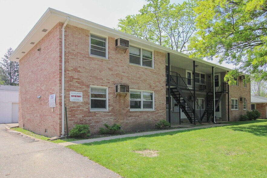 1301 Mitchem Dr, Urbana, IL à vendre - Photo principale - Image 1 de 1