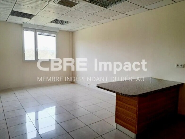 Bureau dans Fontaine-lès-Dijon à louer - Photo intérieure - Image 3 de 8