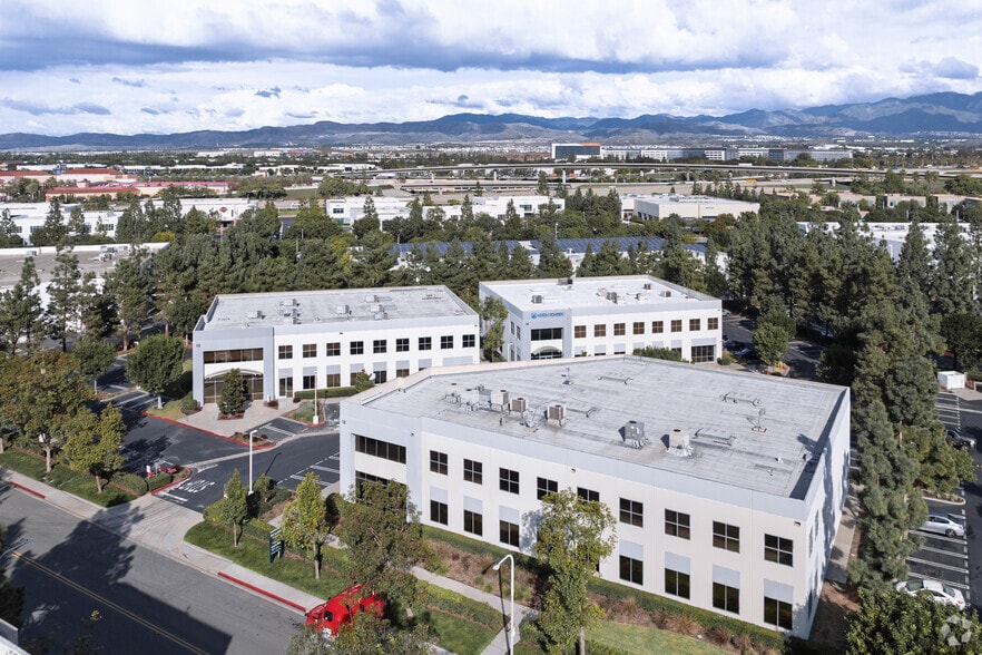 18 Bunsen, Irvine, CA à vendre - Aérien - Image 3 de 8