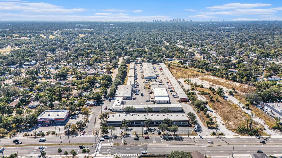 1727 E Busch Blvd, Tampa, FL à louer - Aérien - Image 2 de 22