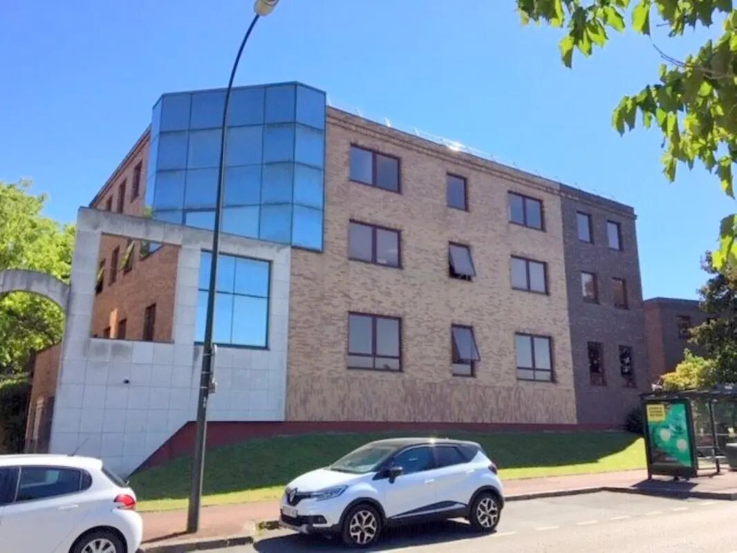 Office in Saint-Germain-en-Laye for lease Building Photo- Image 1 of 8