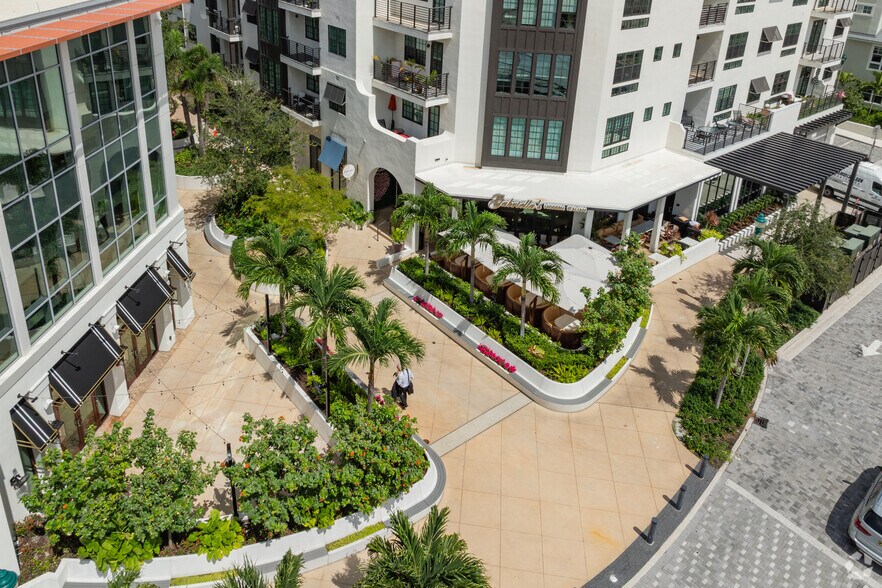 601 E Atlantic Ave, Delray Beach, FL à louer - Photo du bâtiment - Image 2 de 5