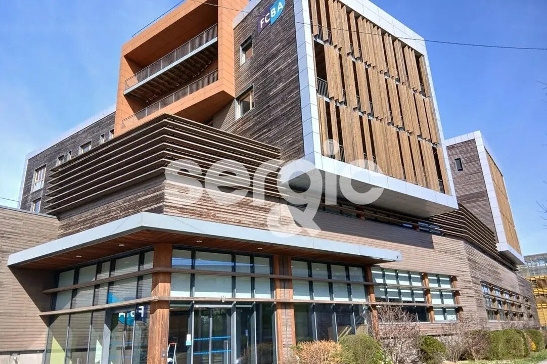 Office in Champs-sur-Marne for lease Building Photo- Image 1 of 14