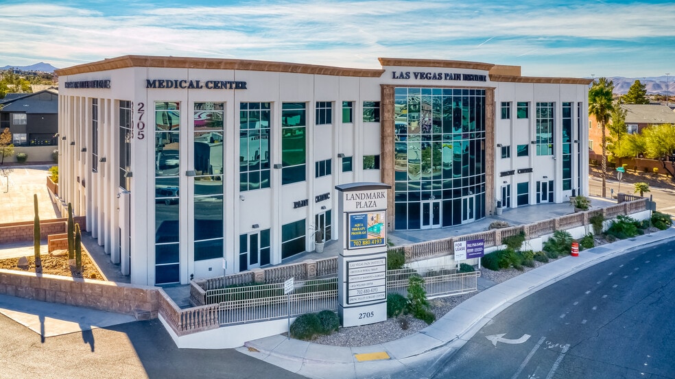 2705 W Horizon Ridge Pky, Henderson, NV à louer - Photo du bâtiment - Image 3 de 14