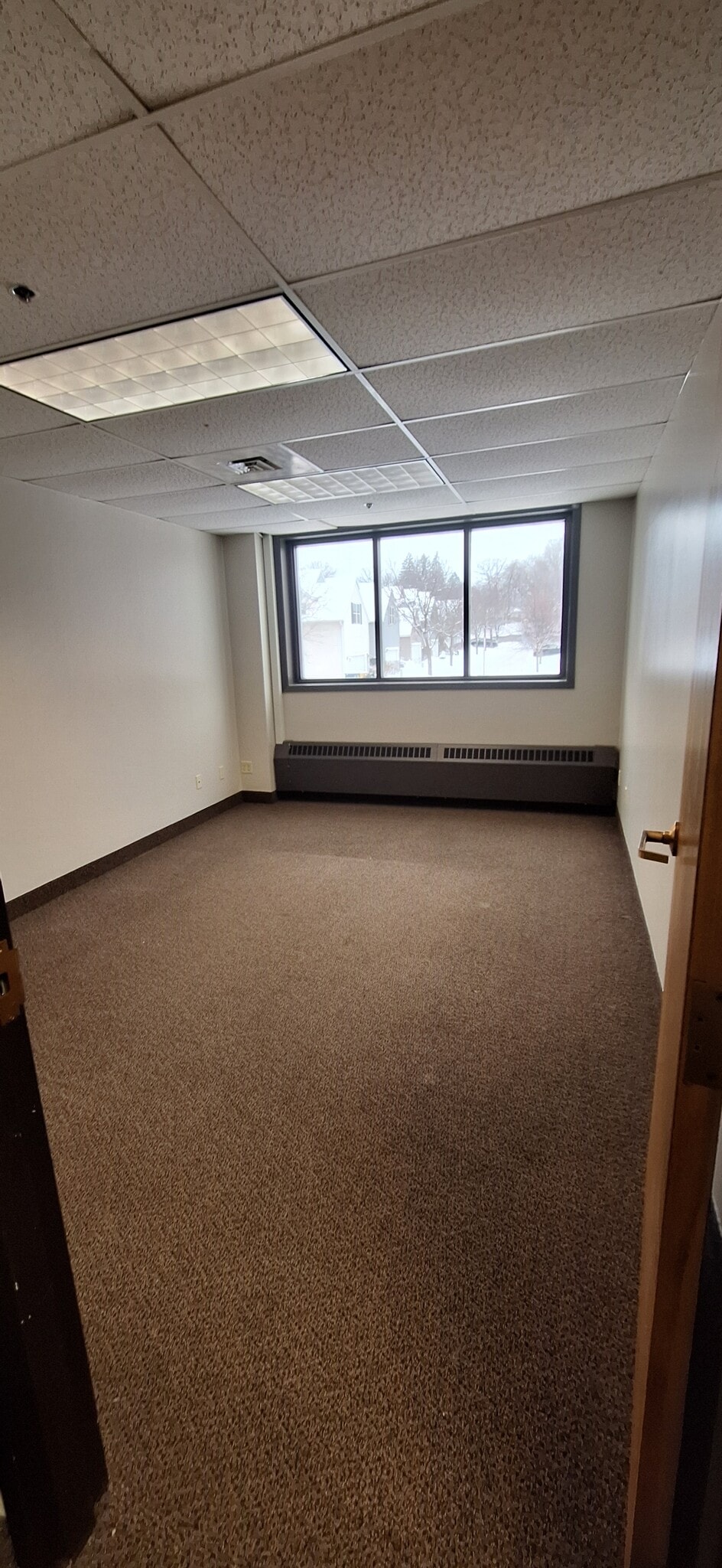 750 2nd St NE, Hopkins, MN à louer Photo intérieure- Image 1 de 1