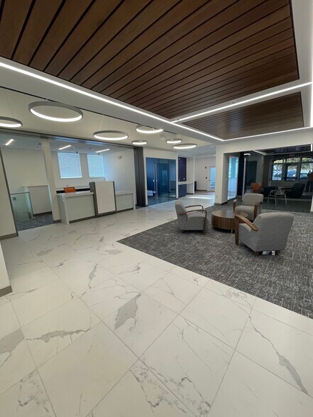208 Elm St, New Canaan, CT à louer - Photo intérieure - Image 3 de 6