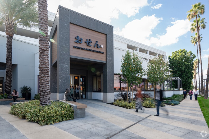 2000 Main St, Irvine, CA for lease - Building Photo - Image 2 of 16