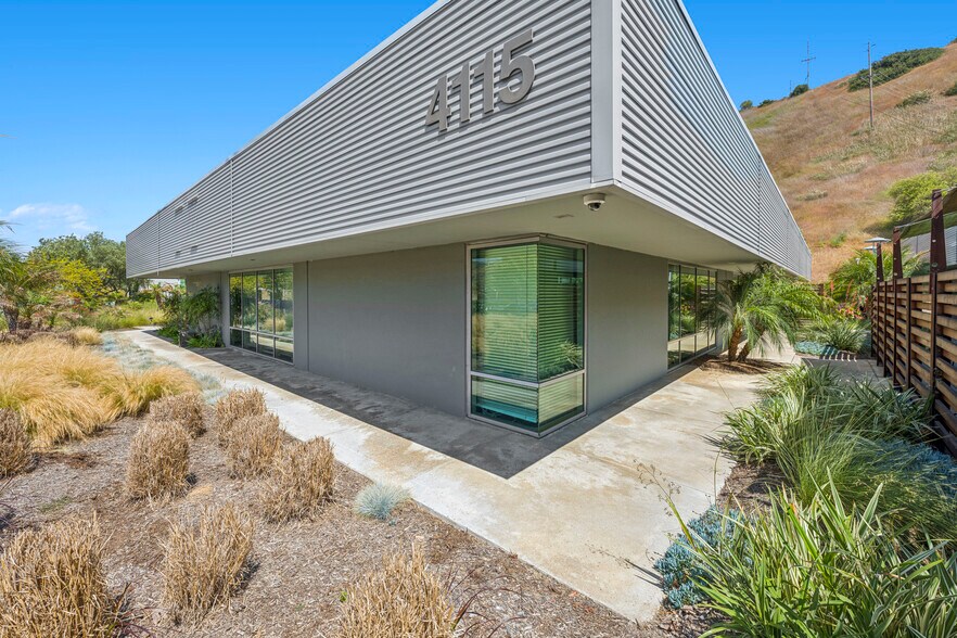 4115 Sorrento Valley Blvd, San Diego, CA à louer - Photo du bâtiment - Image 3 de 23