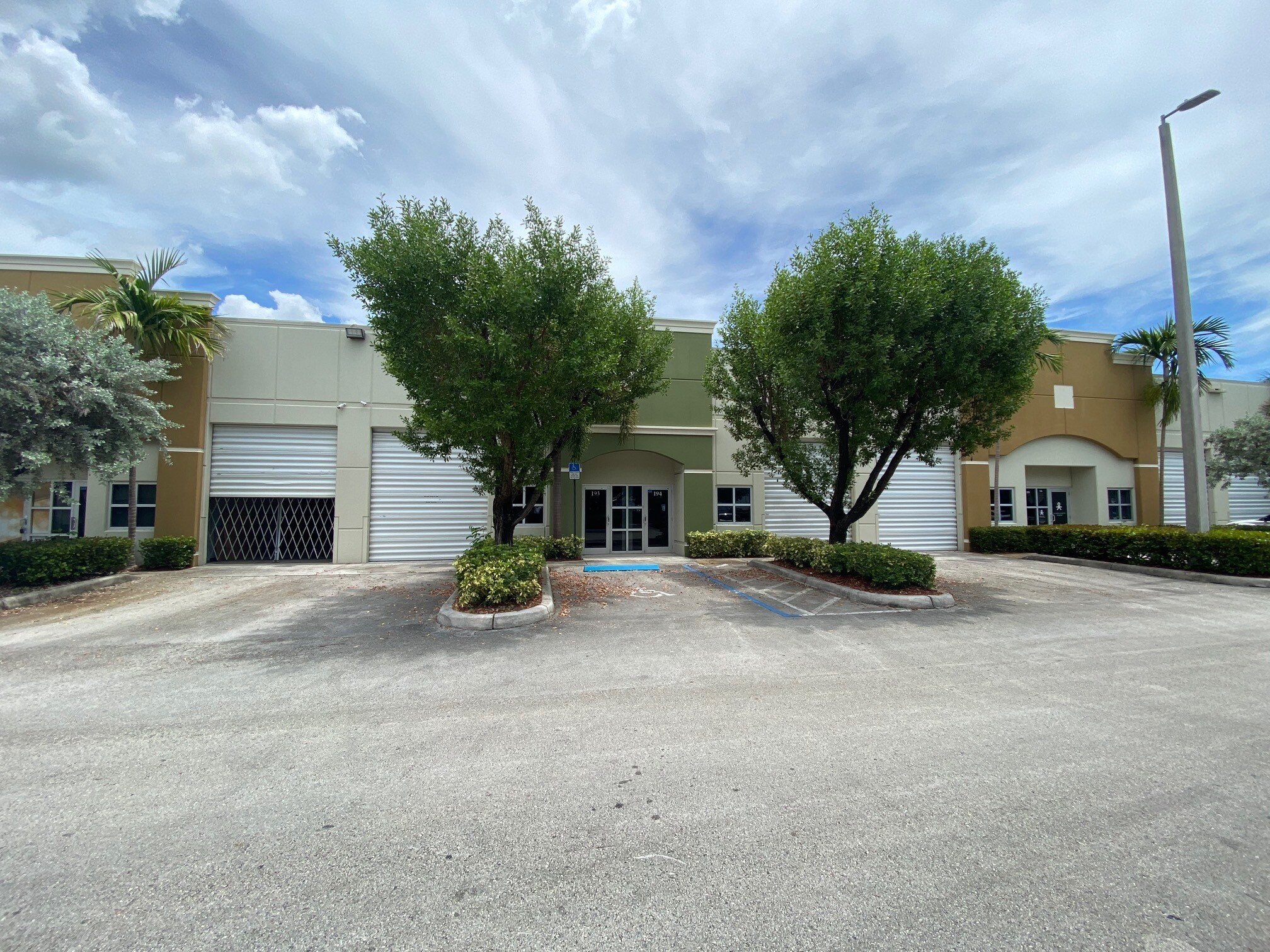 1845 NW 112th Ave, Miami, FL à louer Photo principale- Image 1 de 2